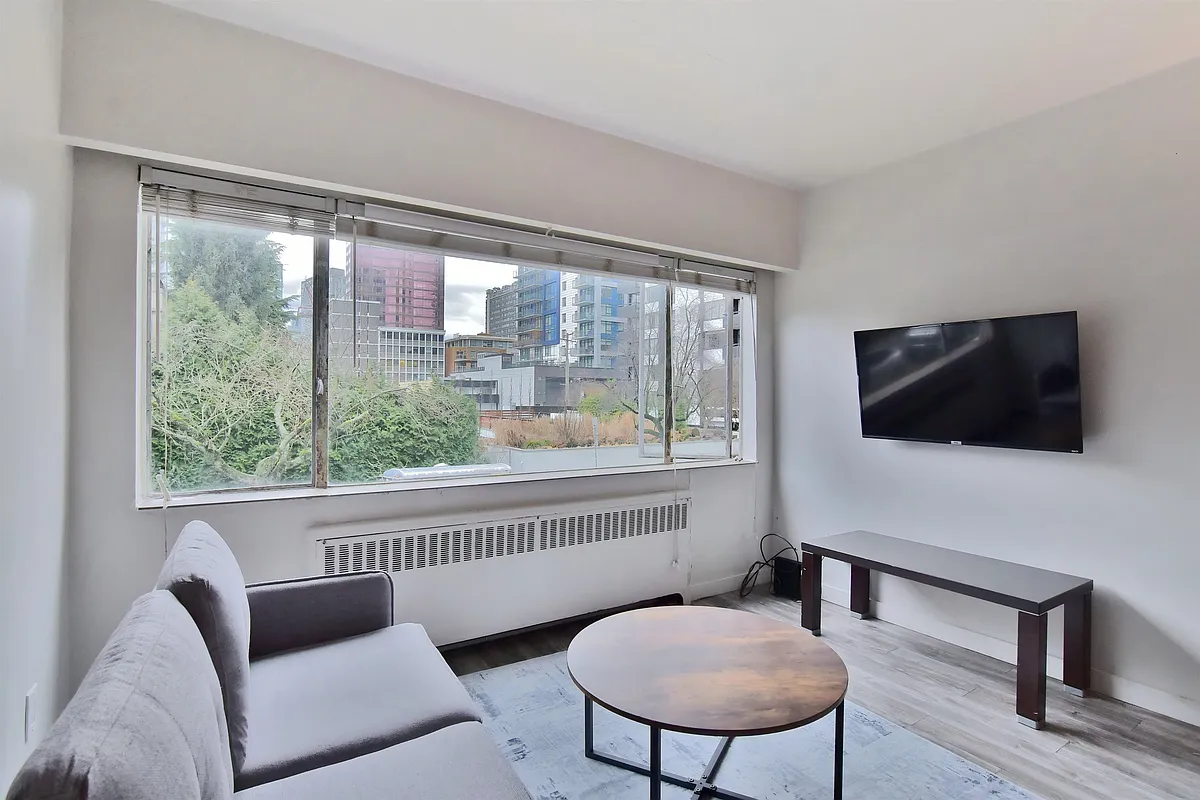 Building Photo - 1540 Haro St #102