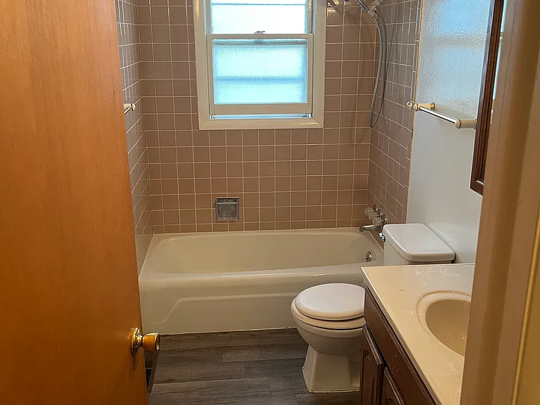 1402 W Hill Rd — Photo 9