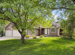 6366 Kingsview Ln N, Maple Grove, MN 55311