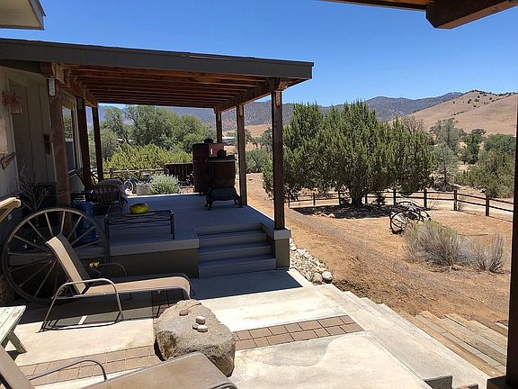 Front porch E side