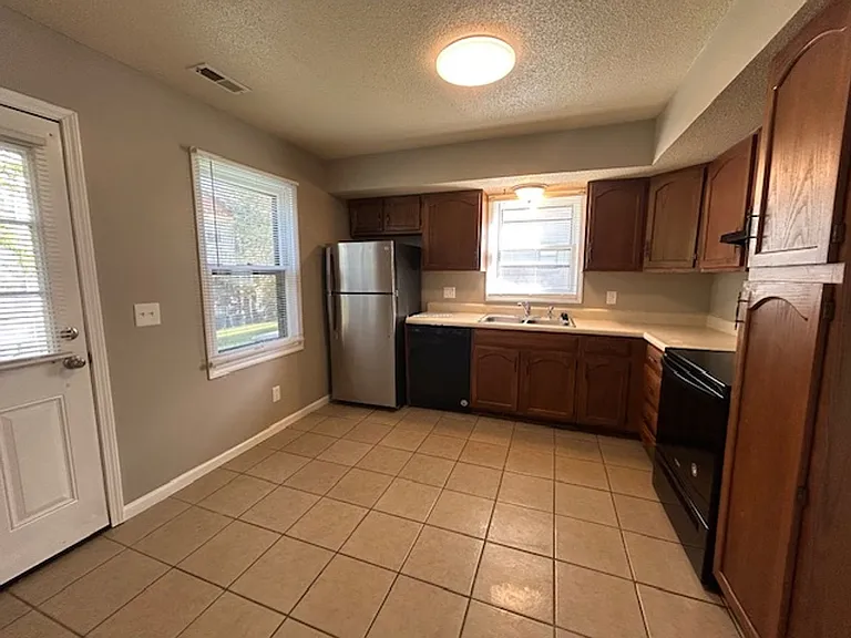219 N Garrison Ave — Photo 6