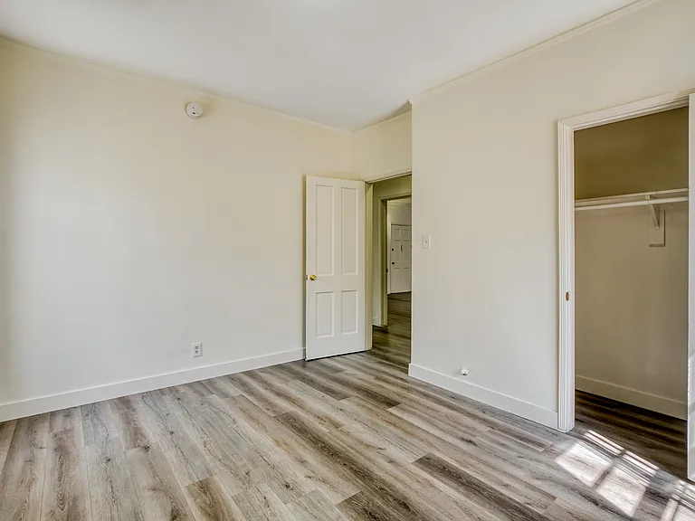 1100 Westmoreland Apartments — Photo 6