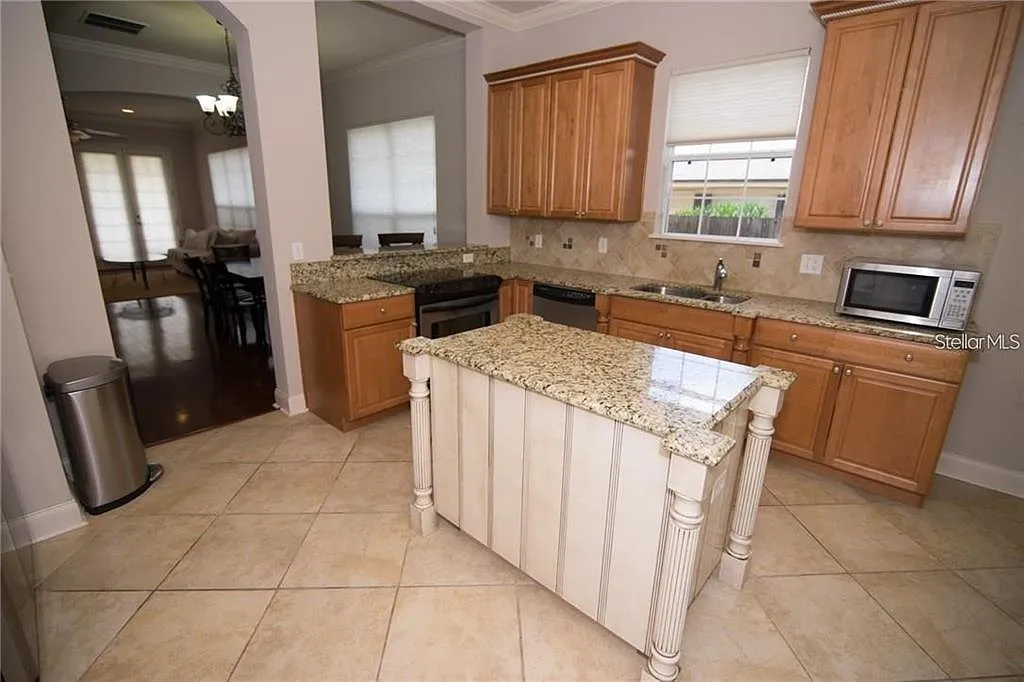 3 bed, 2.5 bath, 1728 sqft, $2,550 — Photo 3