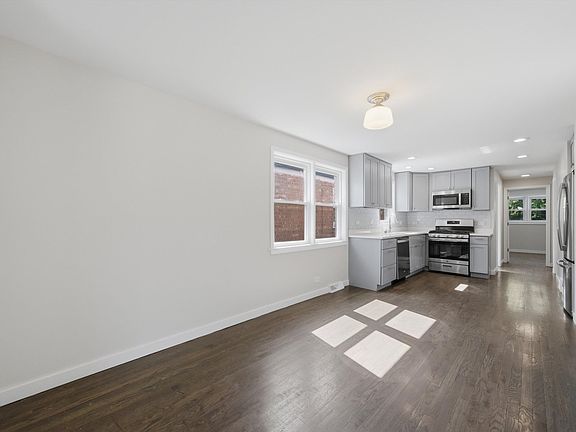4th image of 1111 E 93rd St