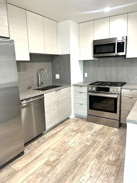 1st image of 1946 Overland Ave #304