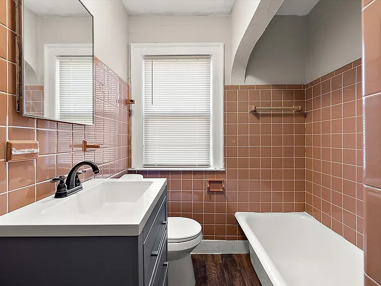 5741 Lakewood St — Photo 43