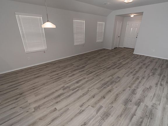 2nd image of 3114 Honeysuckle Dr