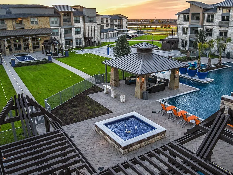 Gateway Oaks Apartments — Photo 15