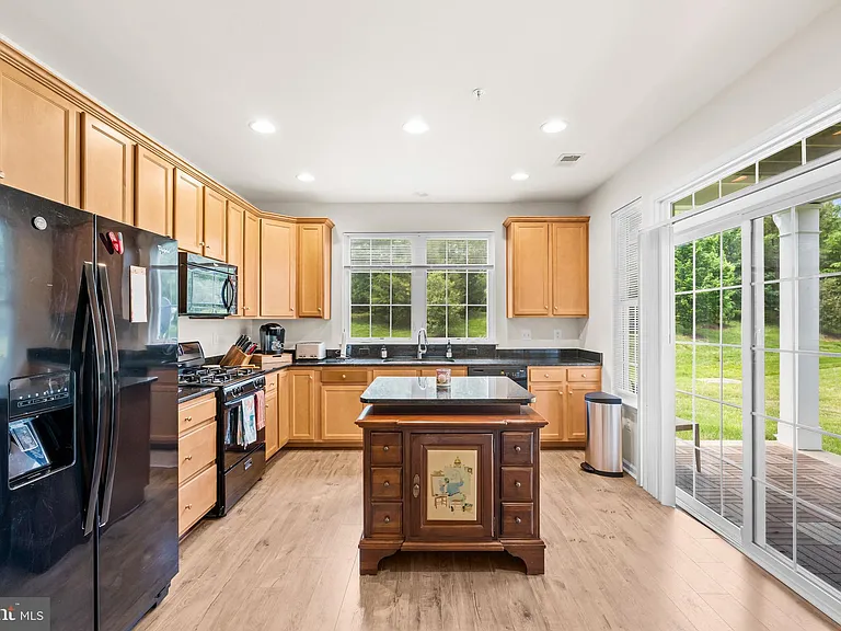 44125 Peirosa Ter — Photo 4