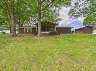 2796 Riverview Dr, Norfork, AR 72658