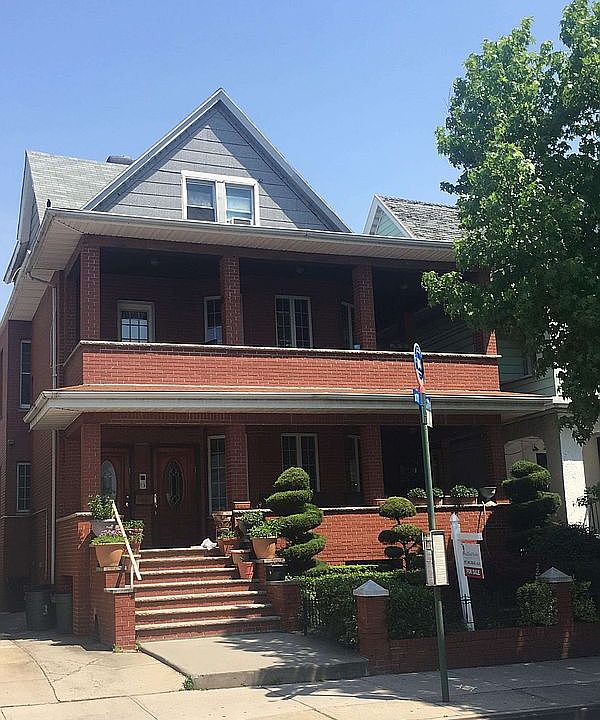 1st image of 219 Avenue