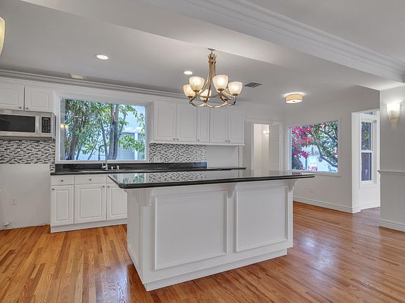 3rd image of 513 N Campbell Ave