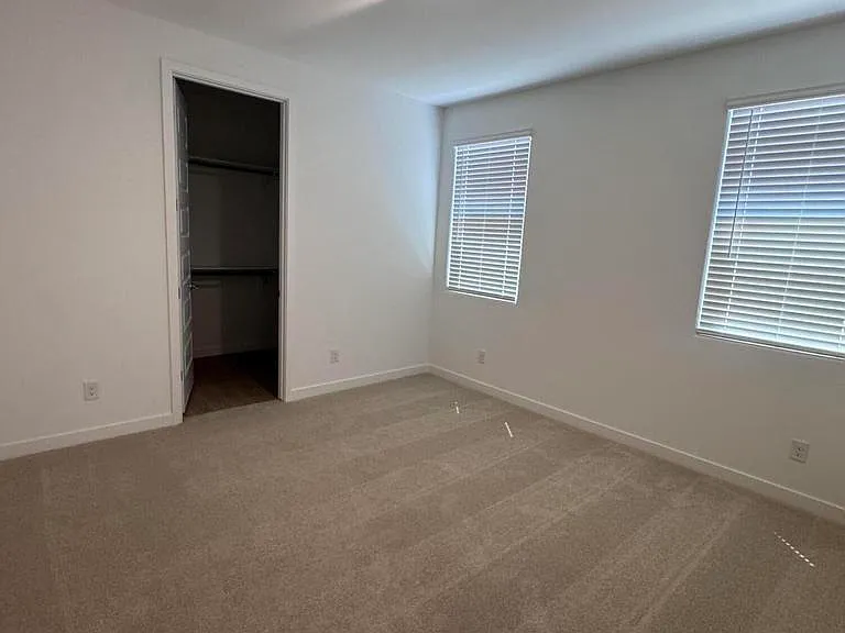 23333 W Mobile Ln — Photo 4