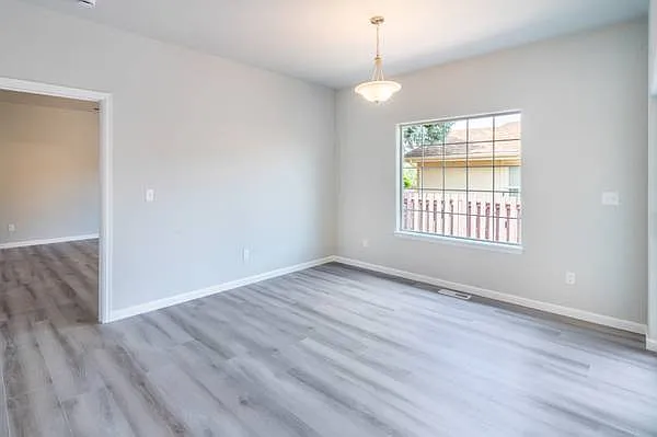 3 bed, 1601 sqft, $2,050 — Photo 4