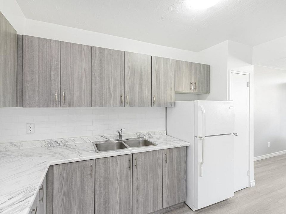 1st image of 270 Mohawk Rd E #1507136