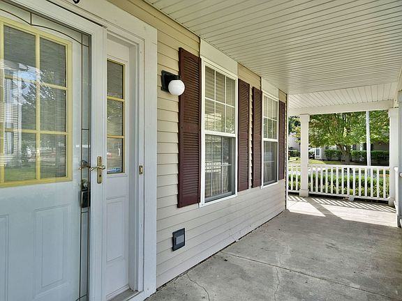 5th image of 940 Symphony Dr