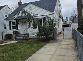 45-33 195th St #1, Flushing, NY 11358