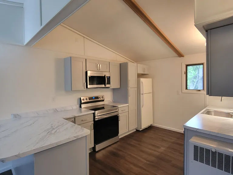 1115 Moreland St #2 — Photo 3