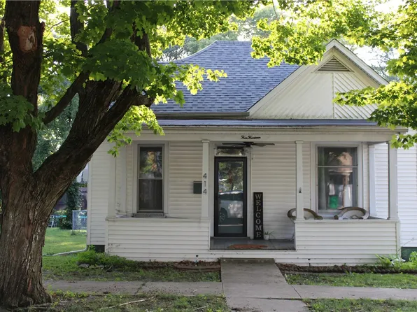 414 N Long St, Shelbyville, IL 62565