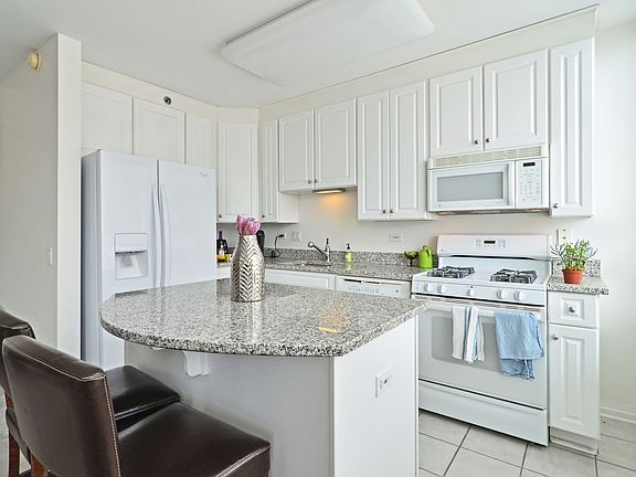 3rd image of 33 W Ontario St APT 28D