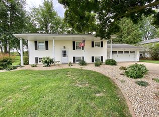 217 E 6th St, Mendota, IL 61342