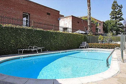 Oak Knoll Apartments — Photo 9