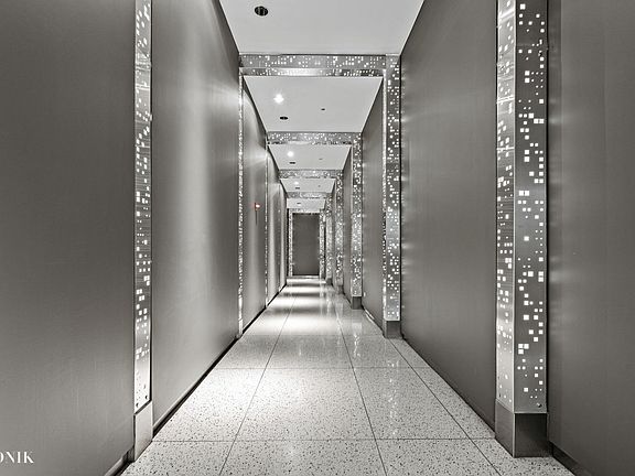 5th image of 700 N Larrabee St APT 1301