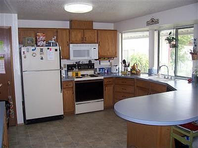 5th image of 9805 Alaska St S