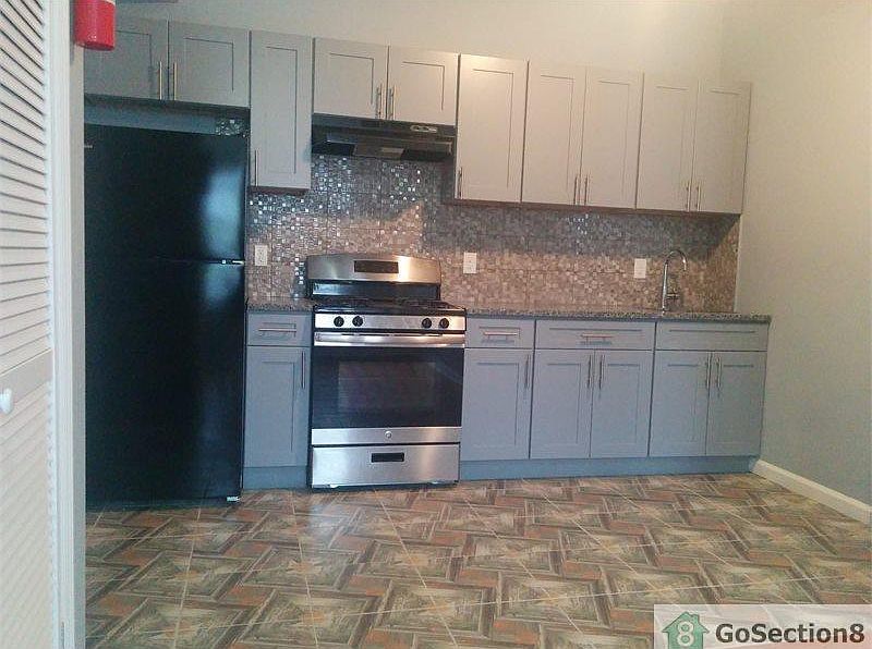 1st image of 21 Stuyvesant Ave APT 1