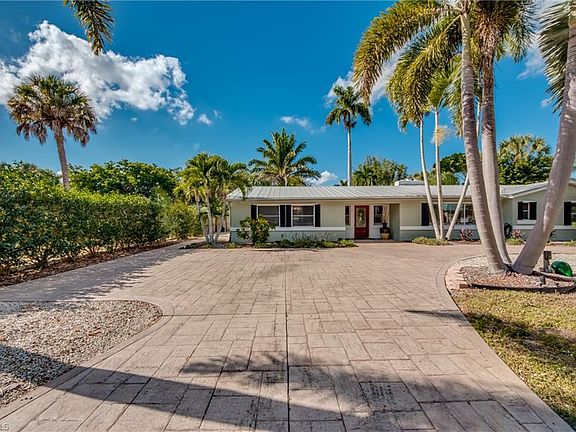 3rd image of 3064 McGregor Blvd
