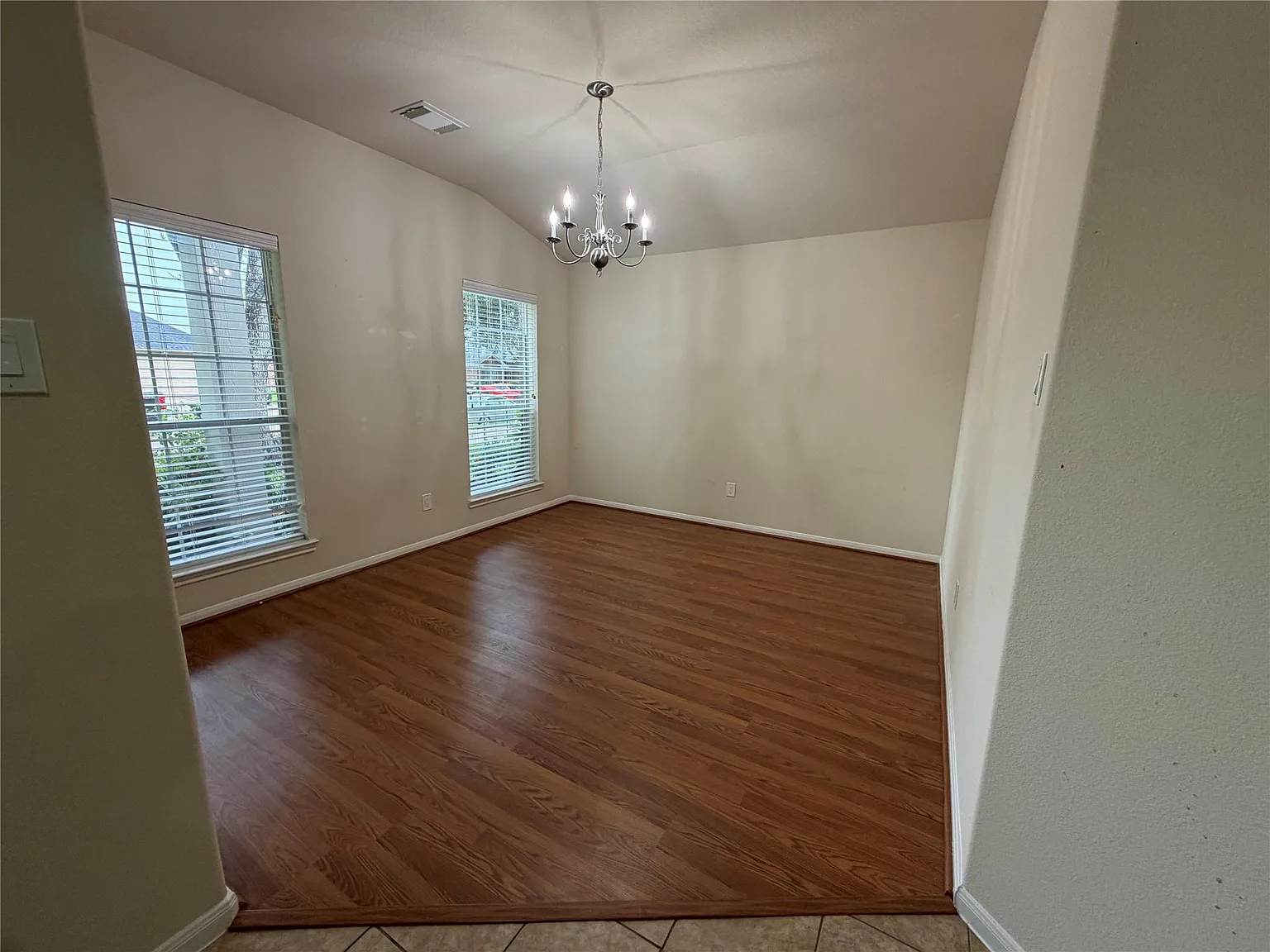 3 bed, 2.0 bath, 1856 sqft, $2,200 — Photo 4