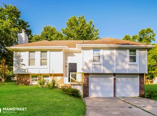 406 NE Corsicana St, Lees Summit, MO 64086