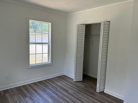5th image of 602 N Hill St