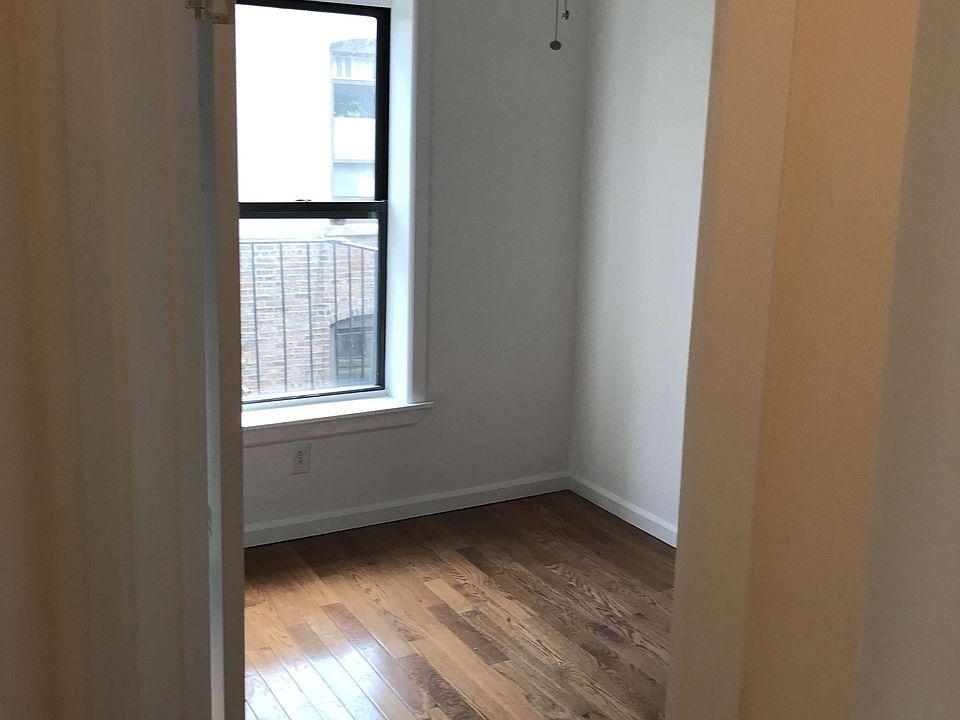 1st image of 155 W 106th St APT 4C