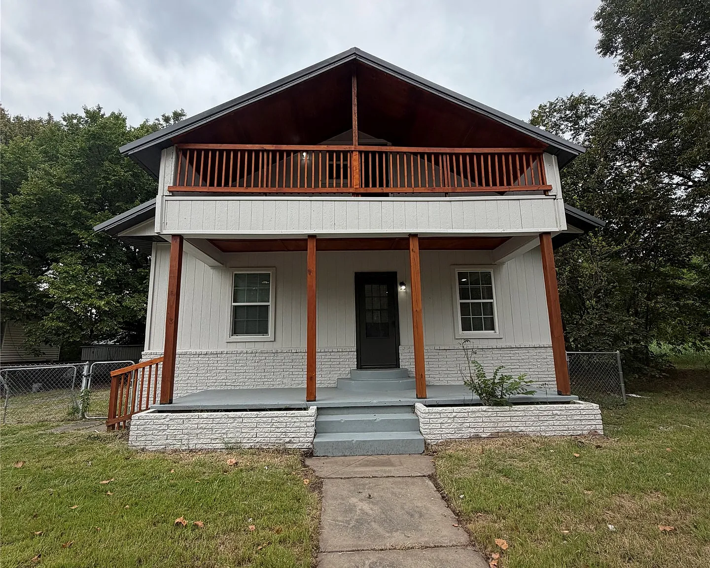 3 bed, 2.0 bath, 1710 sqft, $1,499 — Photo 1