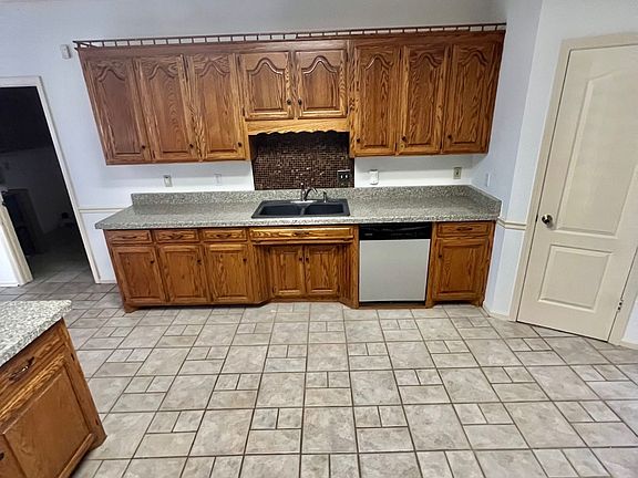 5th image of 129 Laural Hill Dr