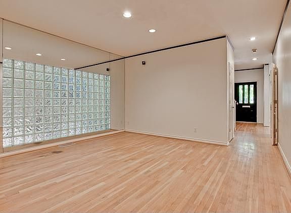 3rd image of 4815 Abbott Ave