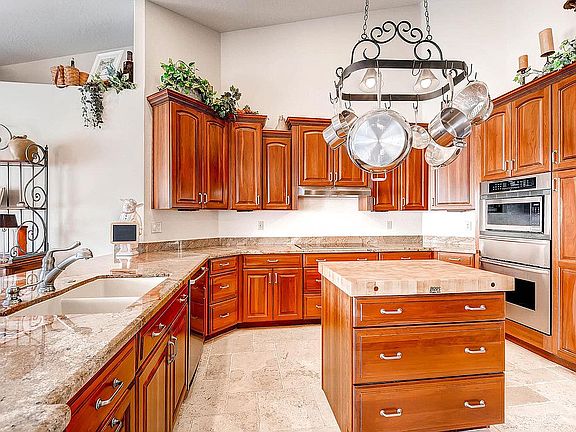3rd image of 2106 E Goldenrod St