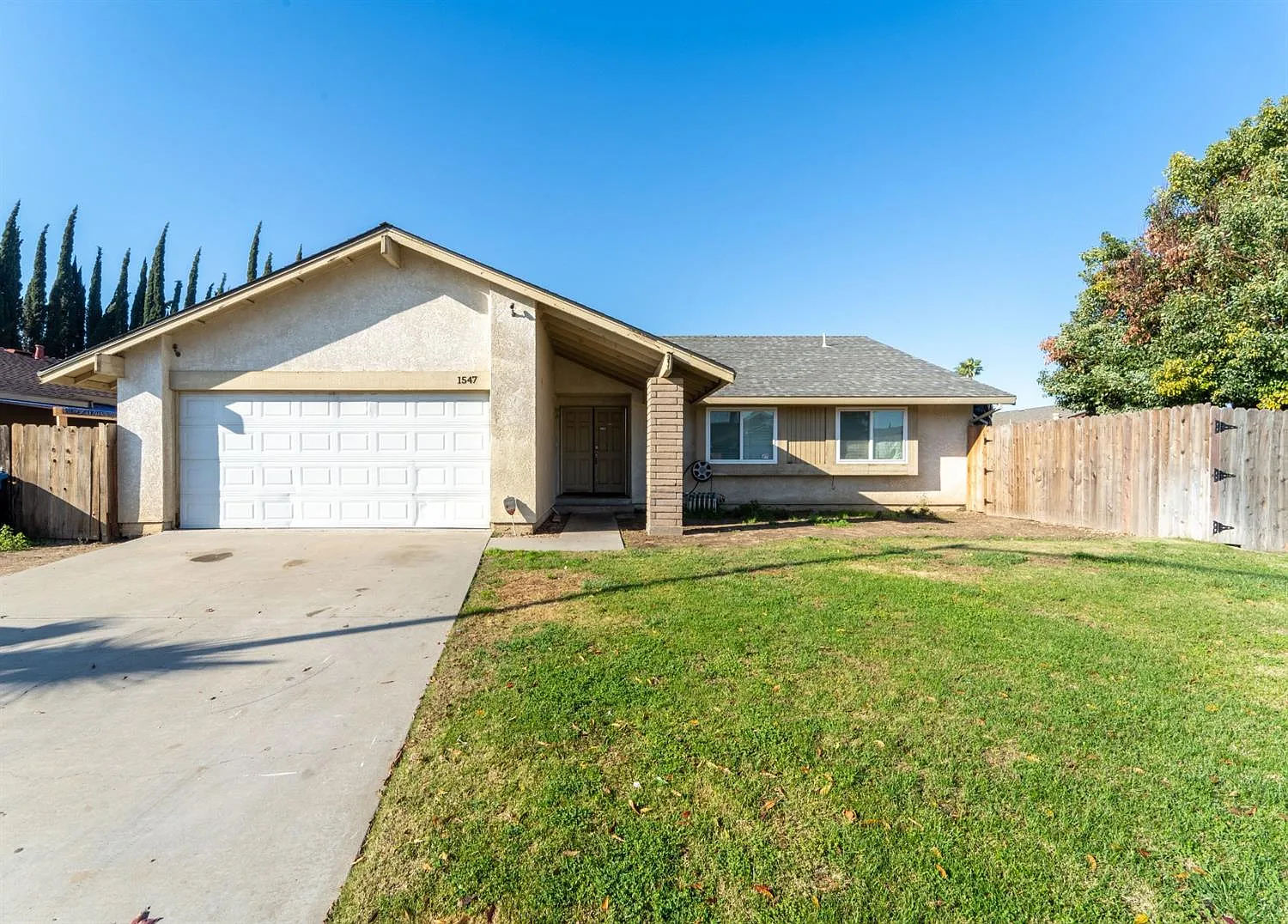 1547 Rose Ave photo 1