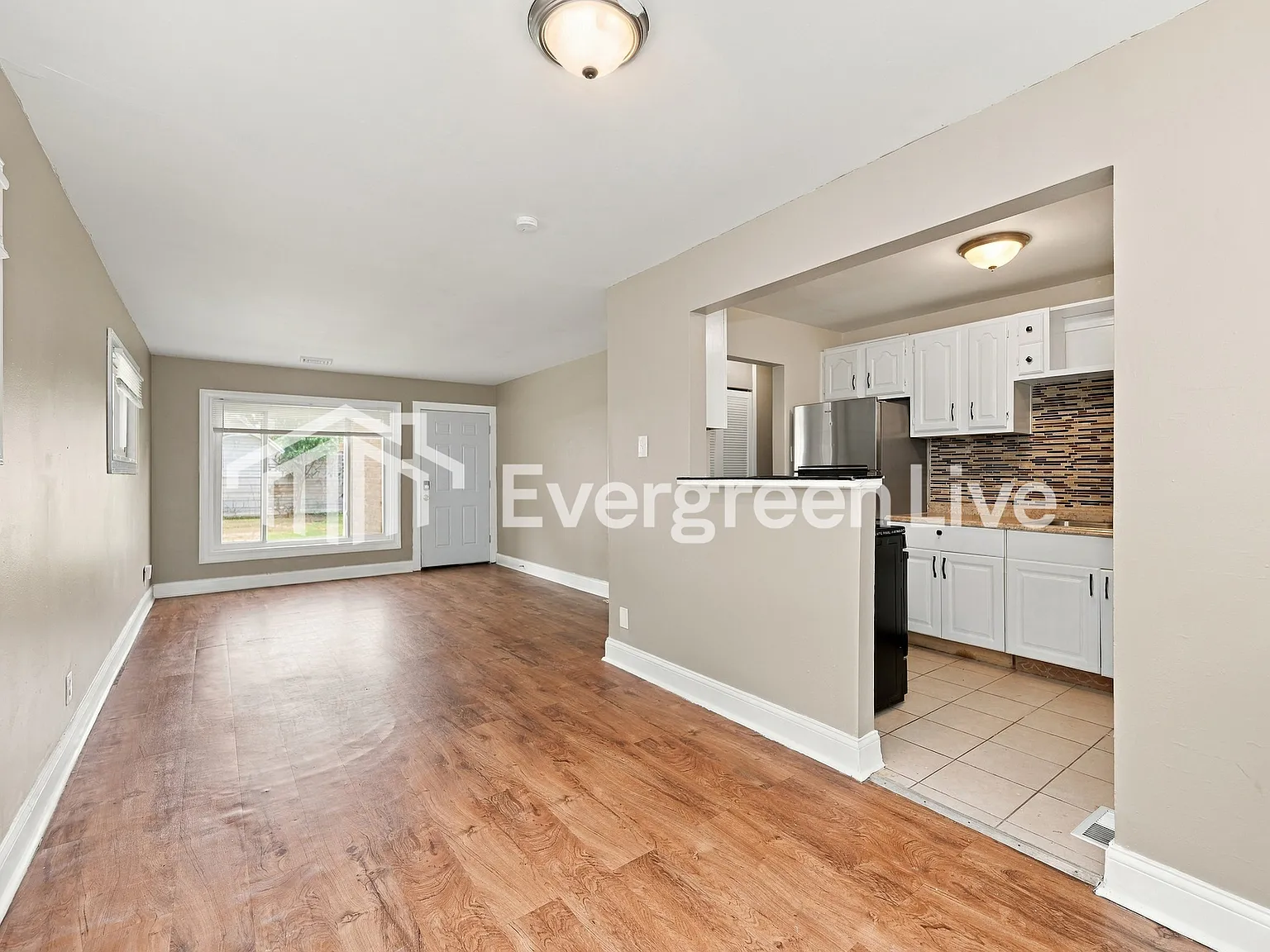 3 bed, 1.0 bath, 918 sqft, $1,495 — Photo 4