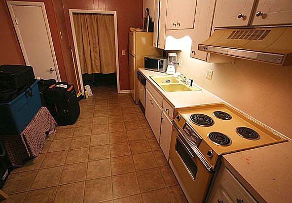 Nice kitchen with new stove and refrigerator