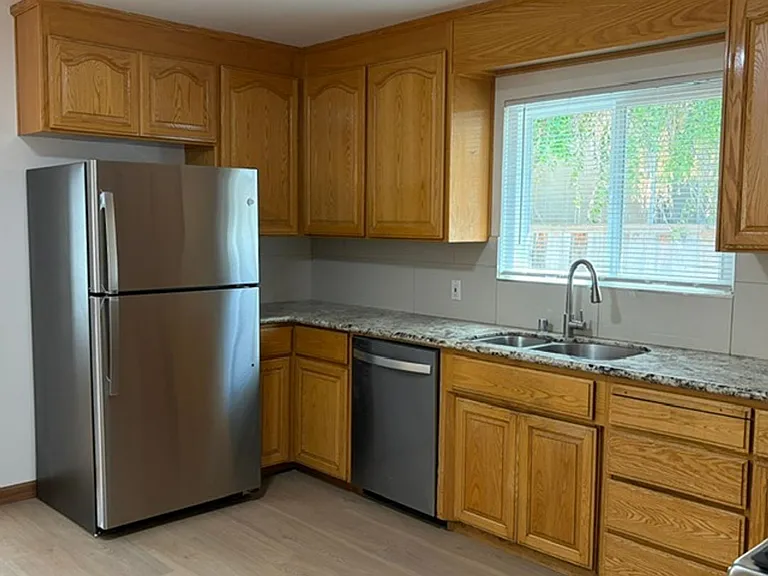 430 S Bayview Ave — Photo 13