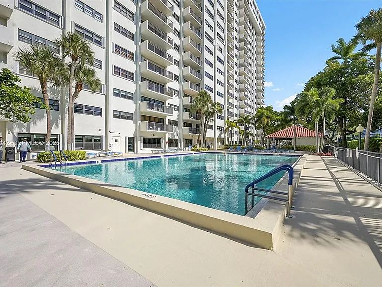 3200 Port Royale Dr N #1009 — Photo 13