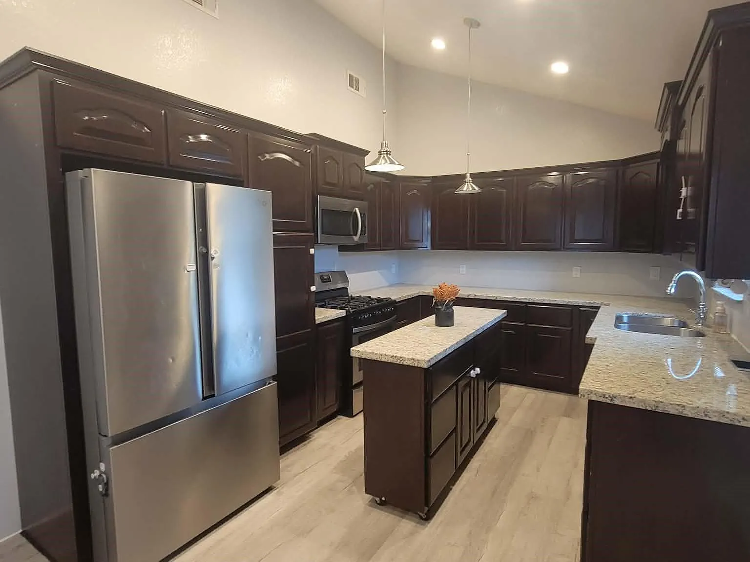 2 bed, 1.5 bath, 1288 sqft, $1,495 — Photo 3