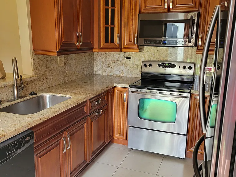 5881 Chester Ln — Photo 16
