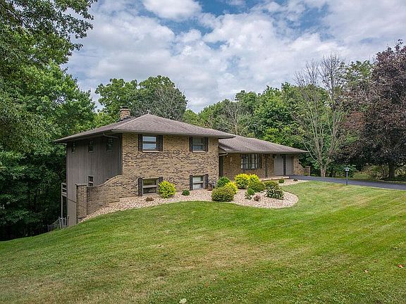 5th image of 519 Overlook Dr NE