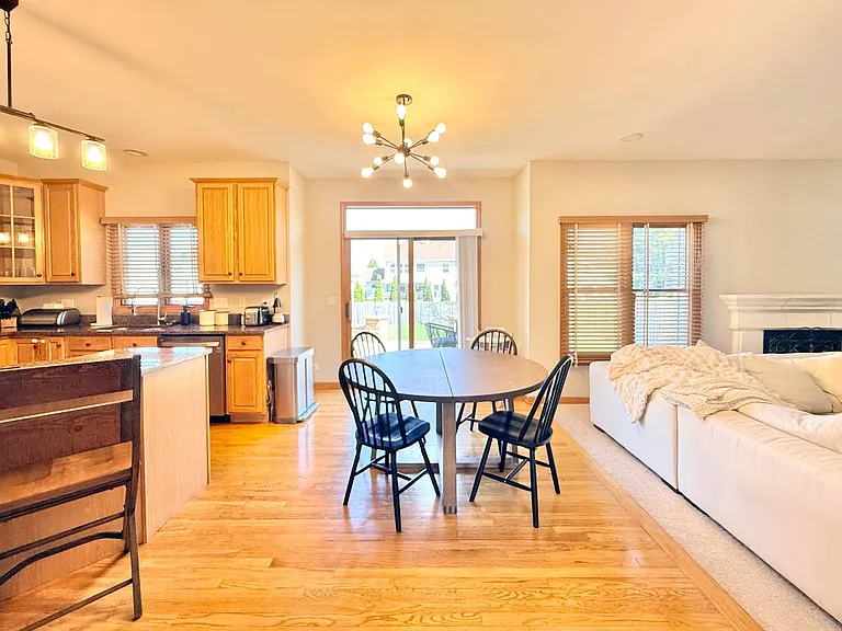 2052 Gardner Cir E — Photo 4