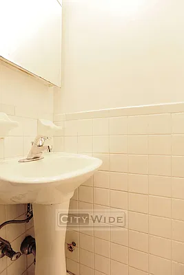 Rented by City Wide Apartments | media 7