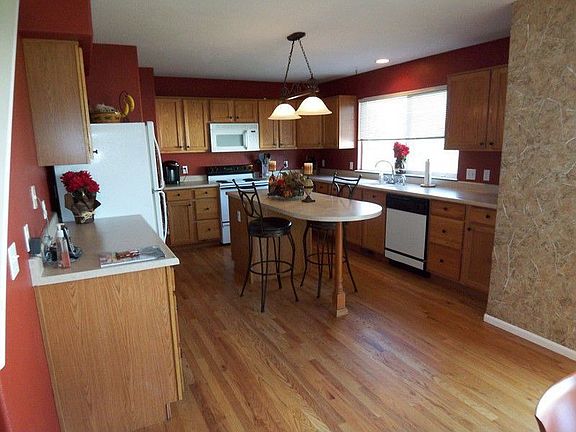 Kitchen W/ Wood Floors & Center Island