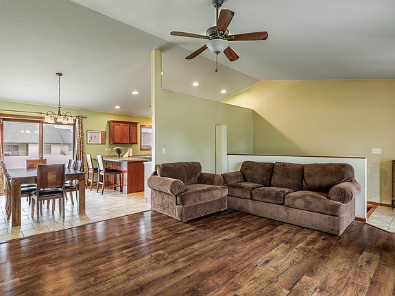 5th image of 1118 Newport Ln